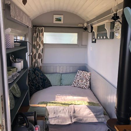 דירות לאנלי Bronllys Farm Coastal Self-Catering מראה חיצוני תמונה